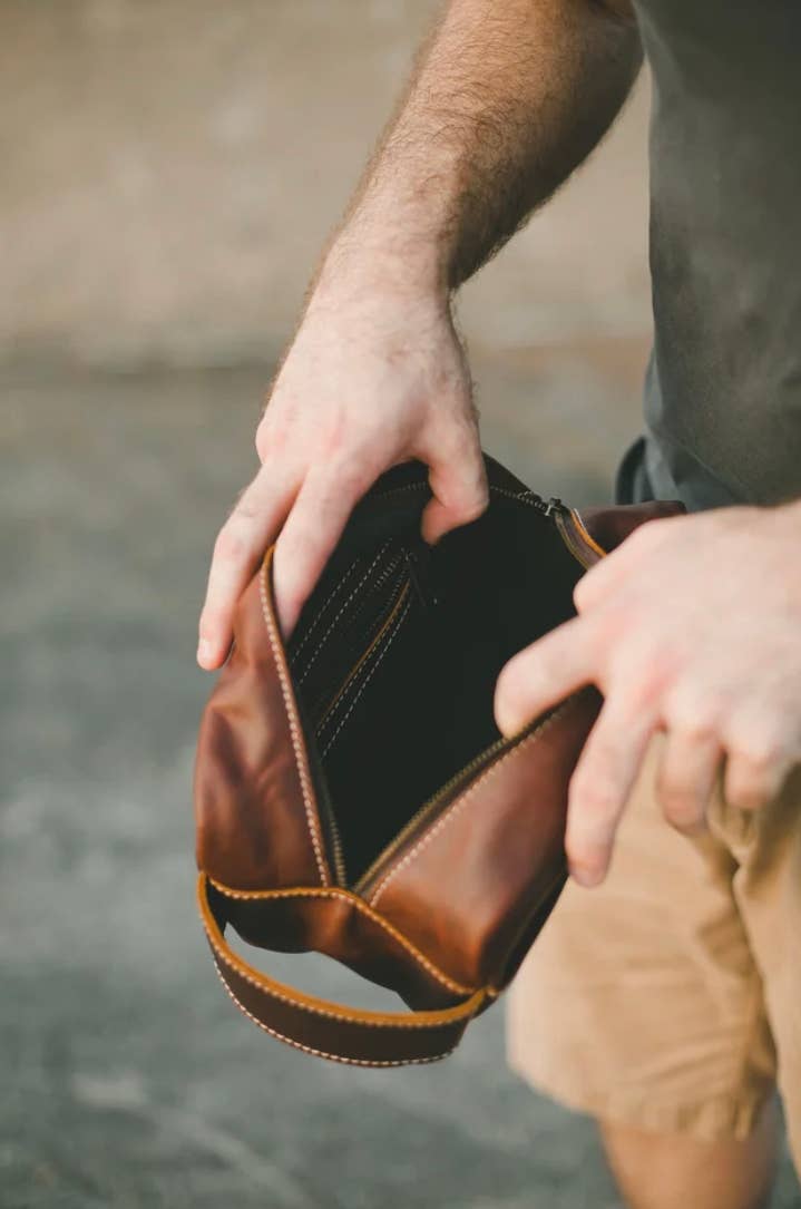 Oak River Company - Men's Leather Dopp Kit
