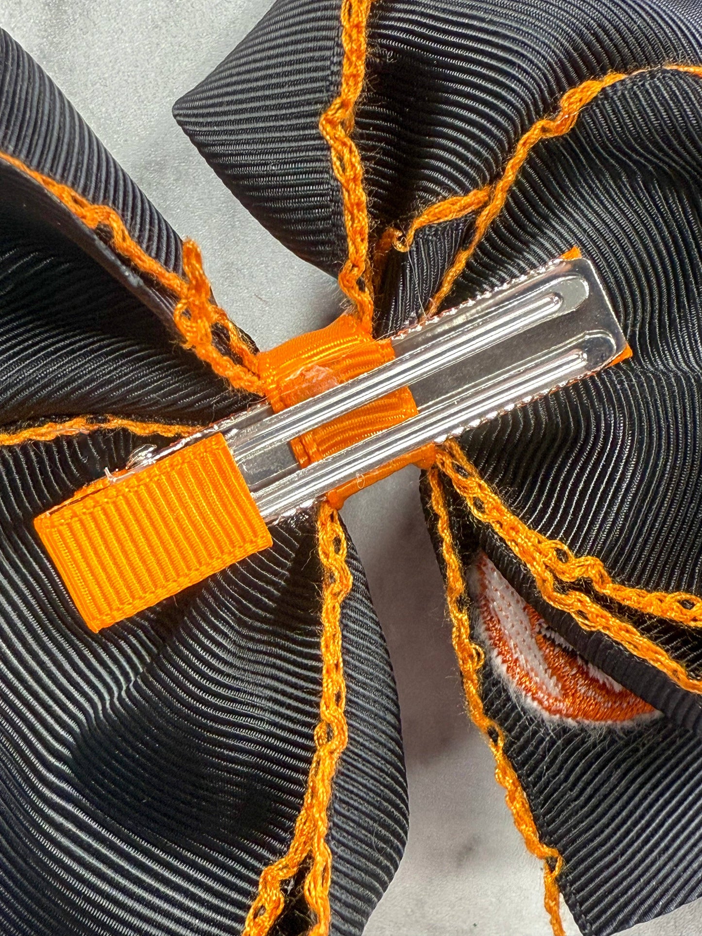 The Hair Bow Company - Jack-o-Latern Embroidered Moonstitch Hair Bow