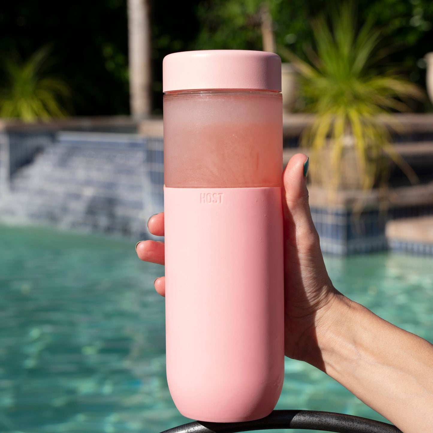 HOST - FREEZE™ Bottle Insulated w/ Active Cooling Gel - Blush