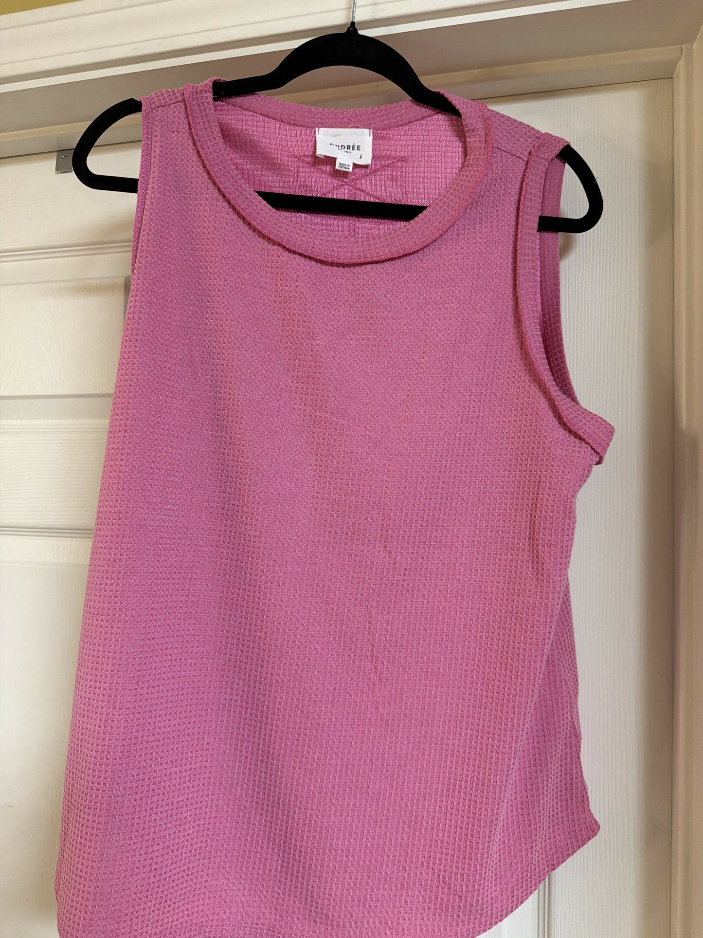 Pink tank size Large
