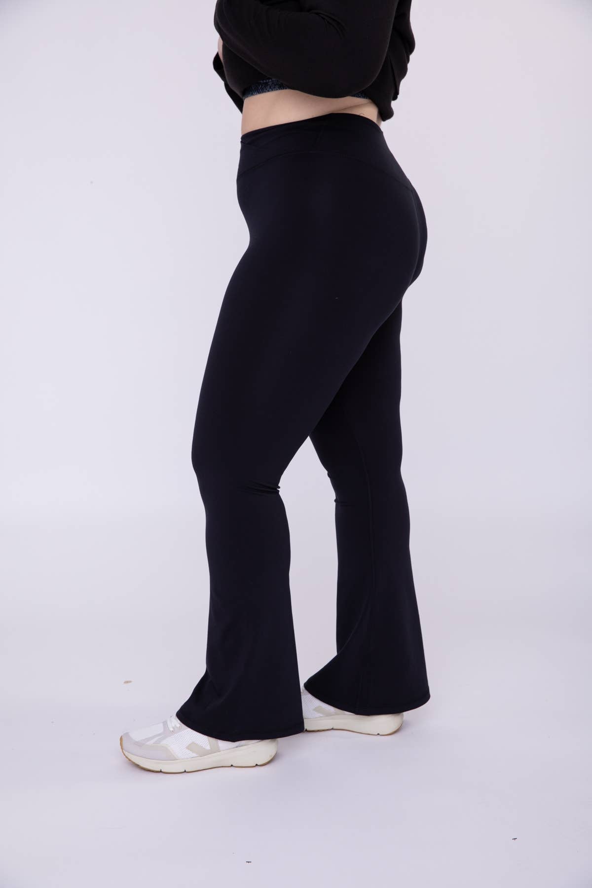 Mono B - CURVY Venice Crossover Waist Yoga Pants