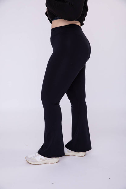 Mono B - CURVY Venice Crossover Waist Yoga Pants