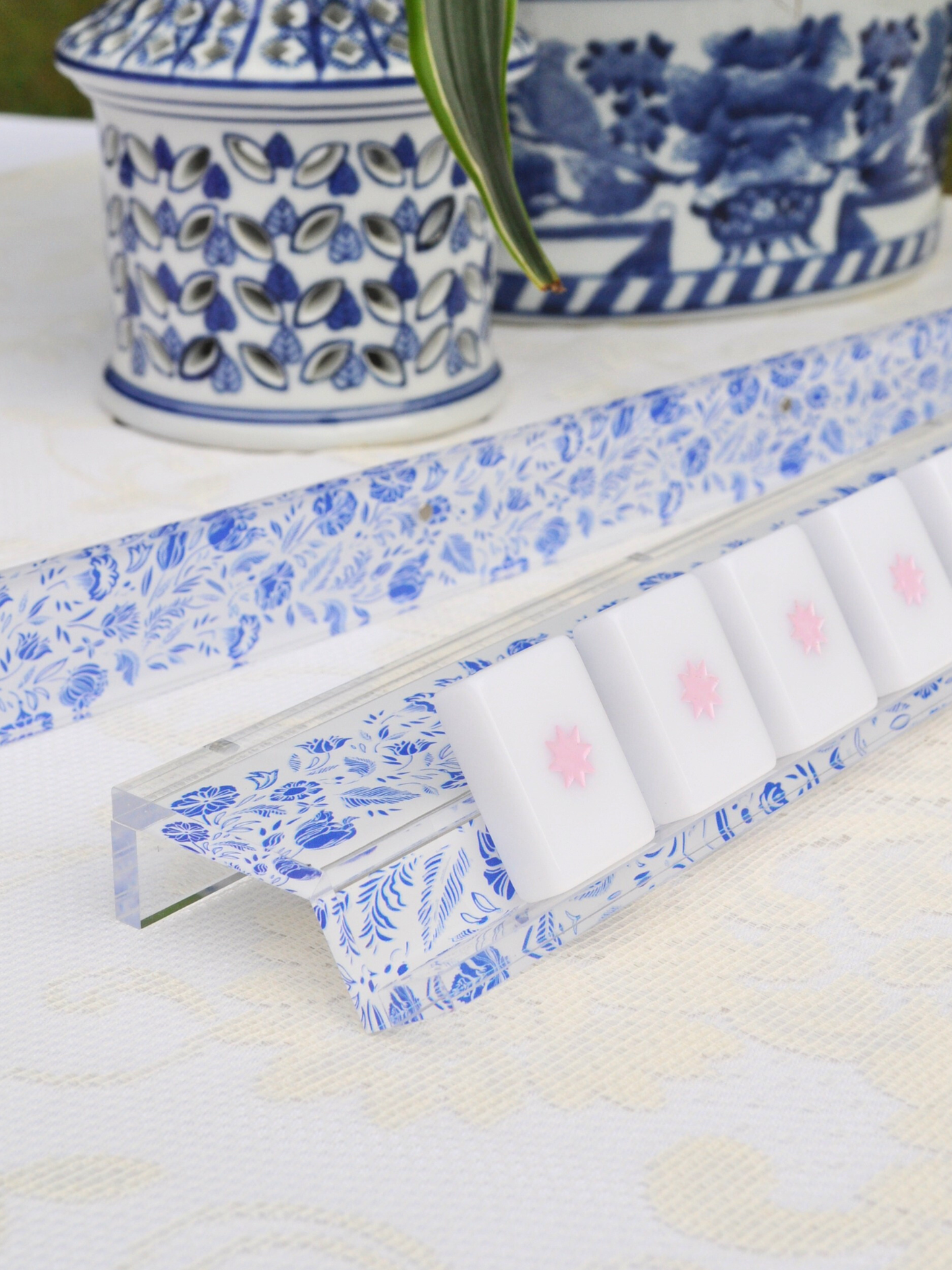 Middle & Main Mahjong - Blue and White Chinoiserie Mahjong Rack and Pusher, Set of 4