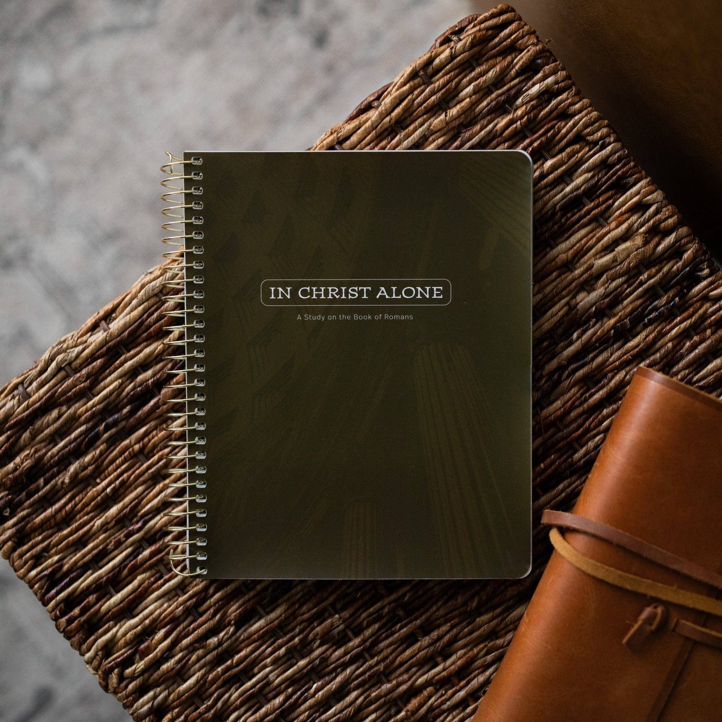 The Daily Grace Co - In Christ Alone: A Study on the Book of Romans - Men's