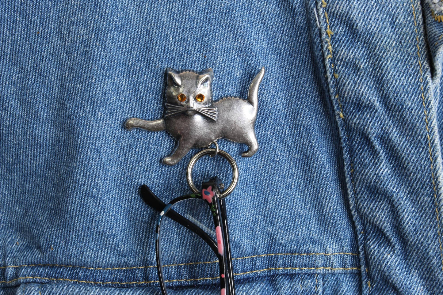 HHH Designs - Kitty   Eye Glass Magnetic Blouse attachment