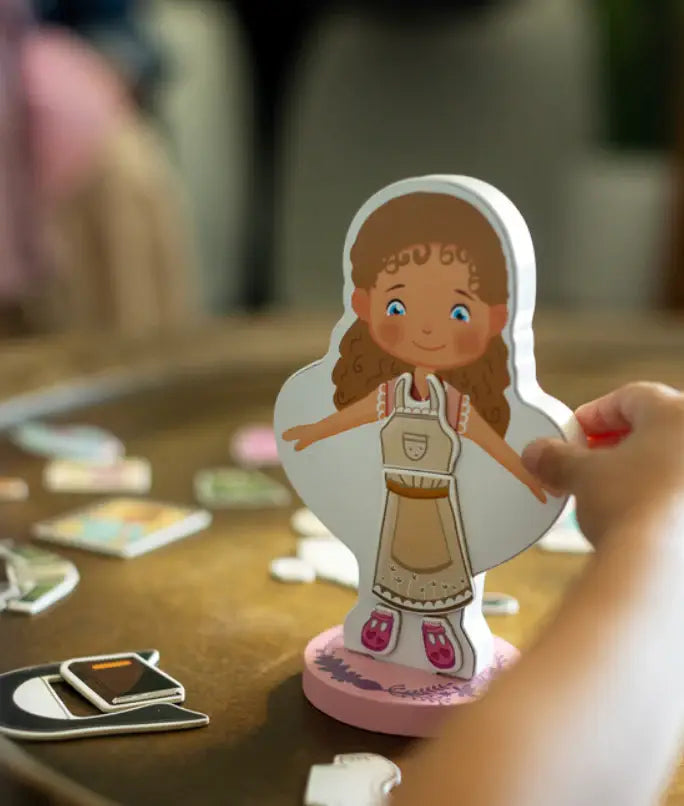 Saintly Heart LLC - My Saint Thérèse, A magnetic wooden dress-up doll set