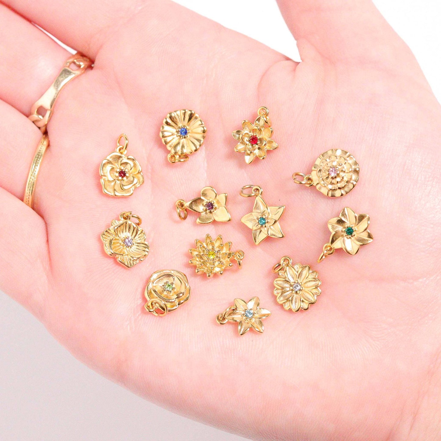 WJW - 18K Gold PVD Stainless Steel Vertical 3D Birth Flower Charm