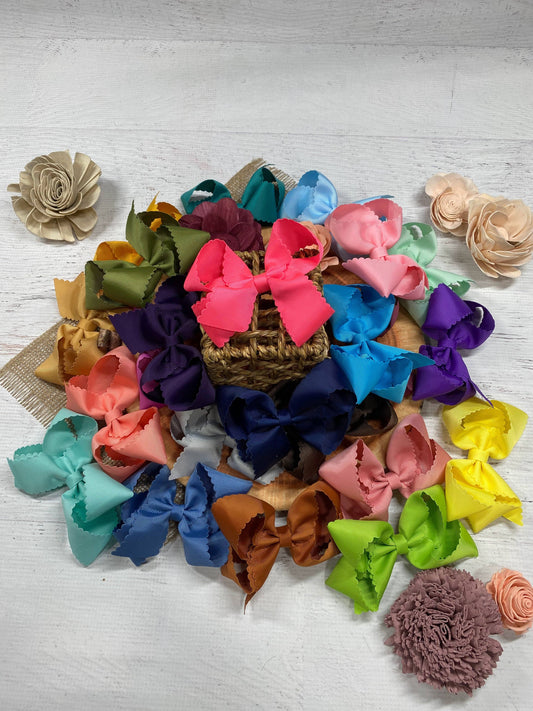 The Hair Bow Company - Classic Scalloped Bows - Alligator Clip - 4.5"