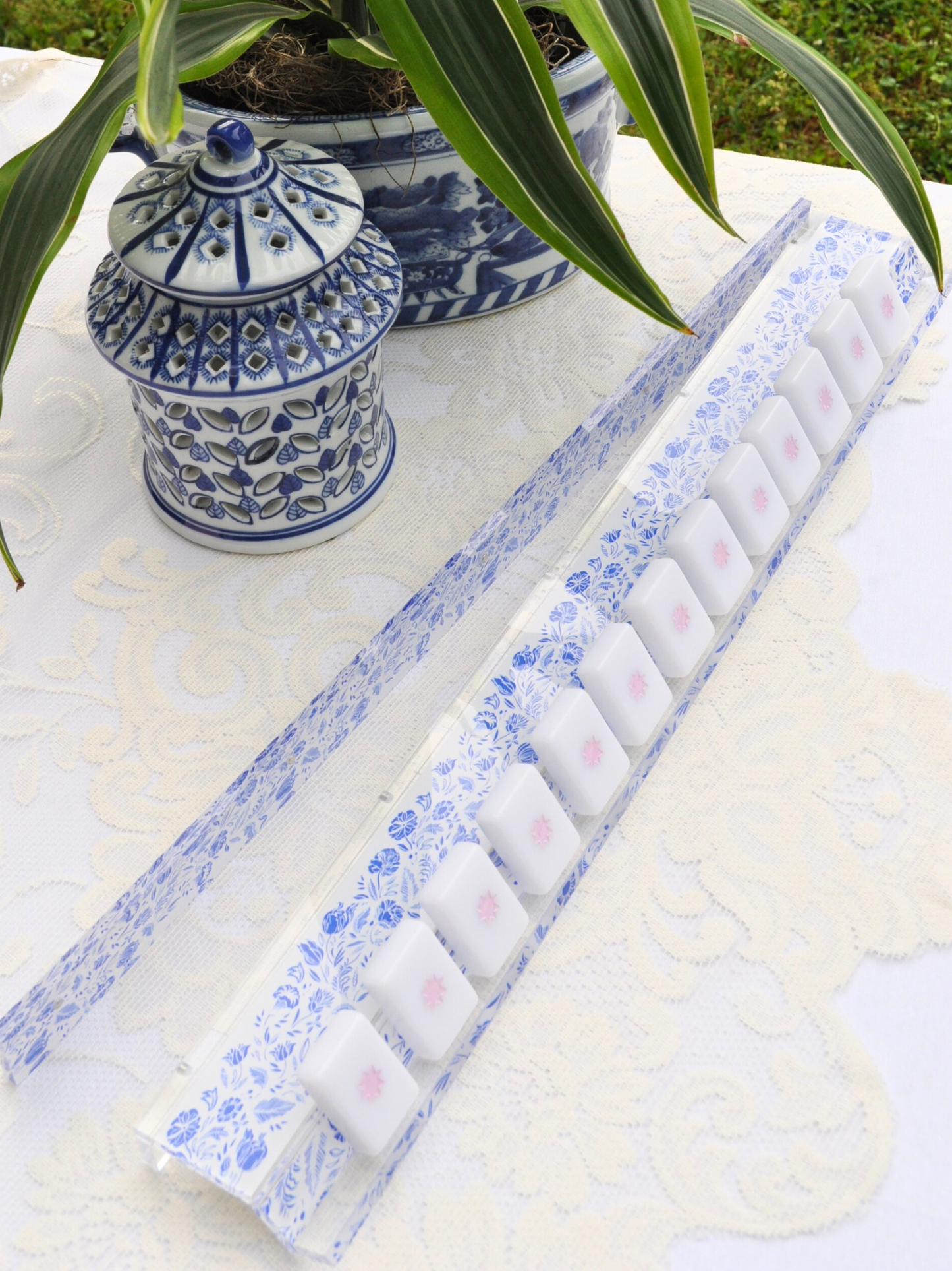 Middle & Main Mahjong - Blue and White Chinoiserie Mahjong Rack and Pusher, Set of 4