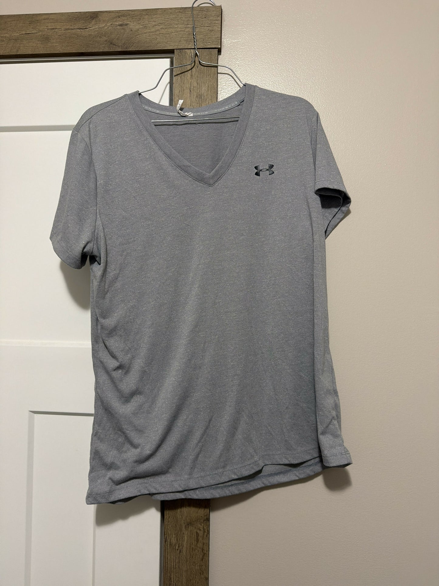 Grey under armor shirt- size large