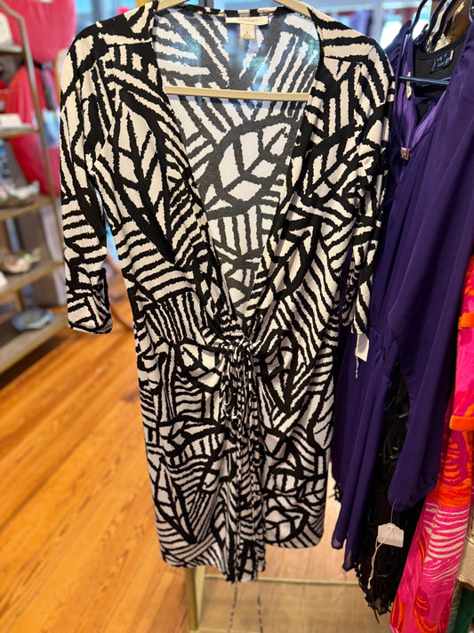 Black and white leaf pattern wrap dress barn size 8