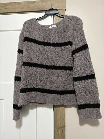 purple and black sweater-size M