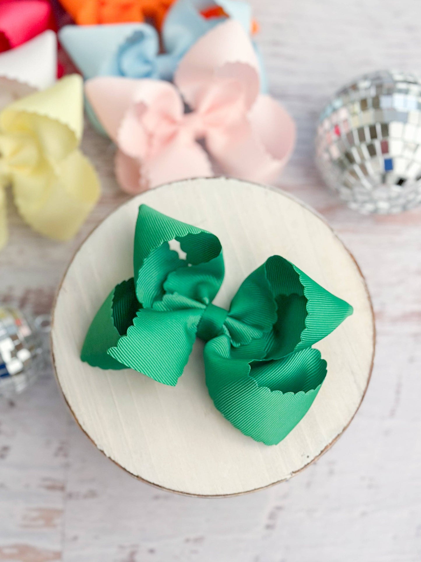 The Hair Bow Company - Classic Scalloped Bows - Alligator Clip - 4.5"