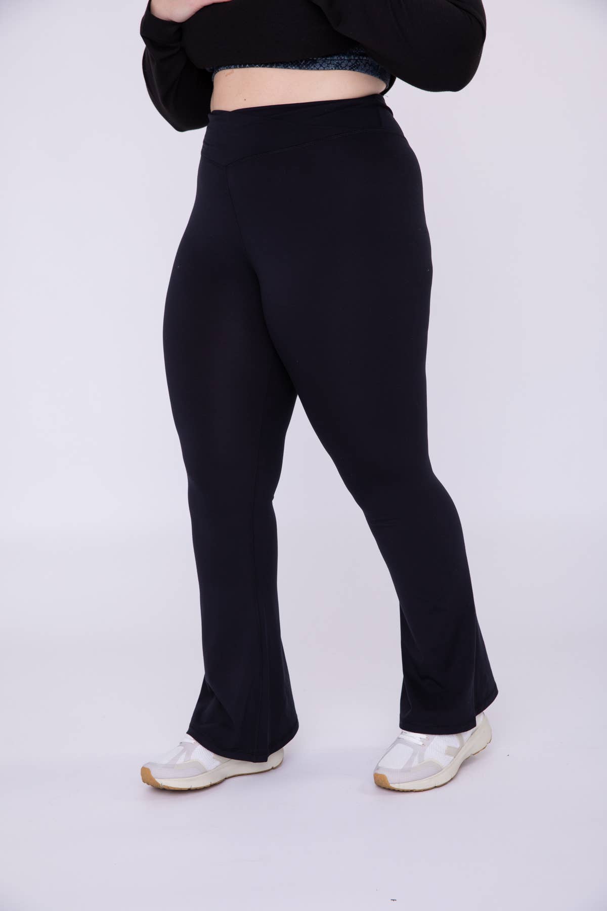 Mono B - CURVY Venice Crossover Waist Yoga Pants