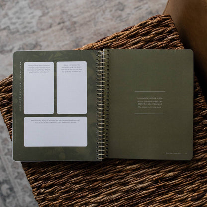 The Daily Grace Co - In Christ Alone: A Study on the Book of Romans - Men's