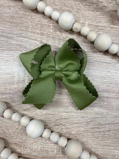 The Hair Bow Company - Classic Scalloped Bows - Alligator Clip - 4.5"